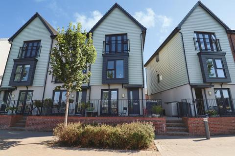 4 bedroom townhouse for sale, Rhodfa Cambo, Barry