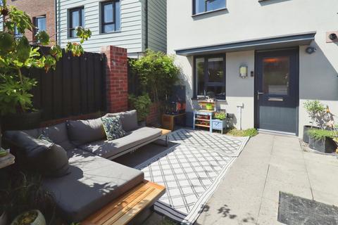4 bedroom townhouse for sale, Rhodfa Cambo, Barry