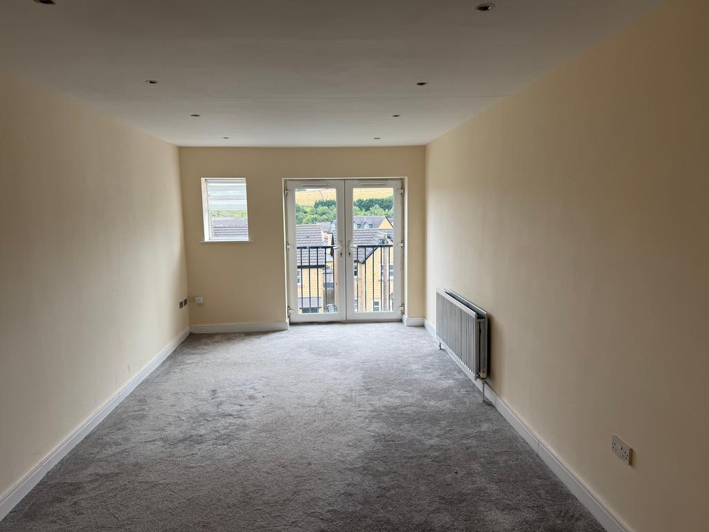 Apartment in Bradford, Denholme - View 3