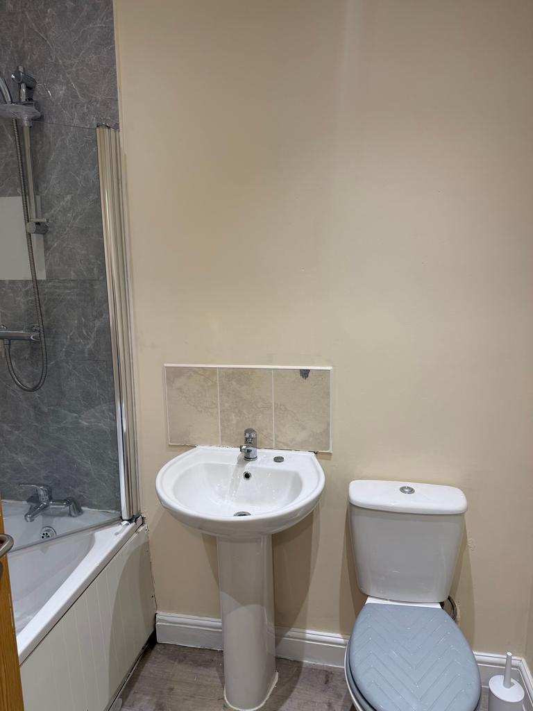 Apartment in Bradford, Denholme - More