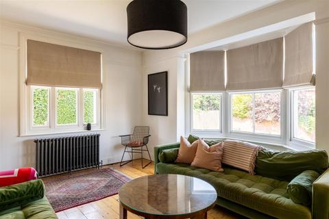 4 bedroom house for sale, Grovehill Road, Redhill