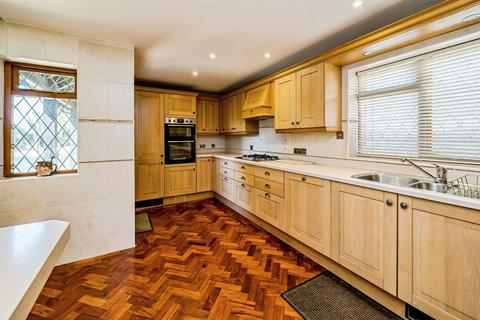 5 bedroom detached house for sale, Burnham Lane, Slough
