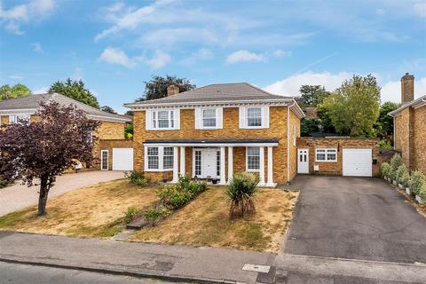 BADINGHAM DRIVE, FETCHAM, KT22