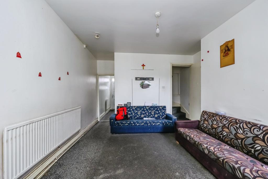 House in Nottingham, Nottinghamshire - More