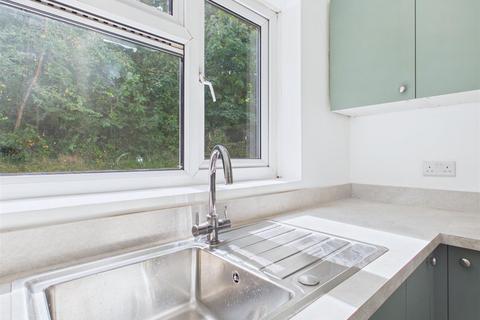 2 bedroom flat to rent, West View Lane, Sheffield