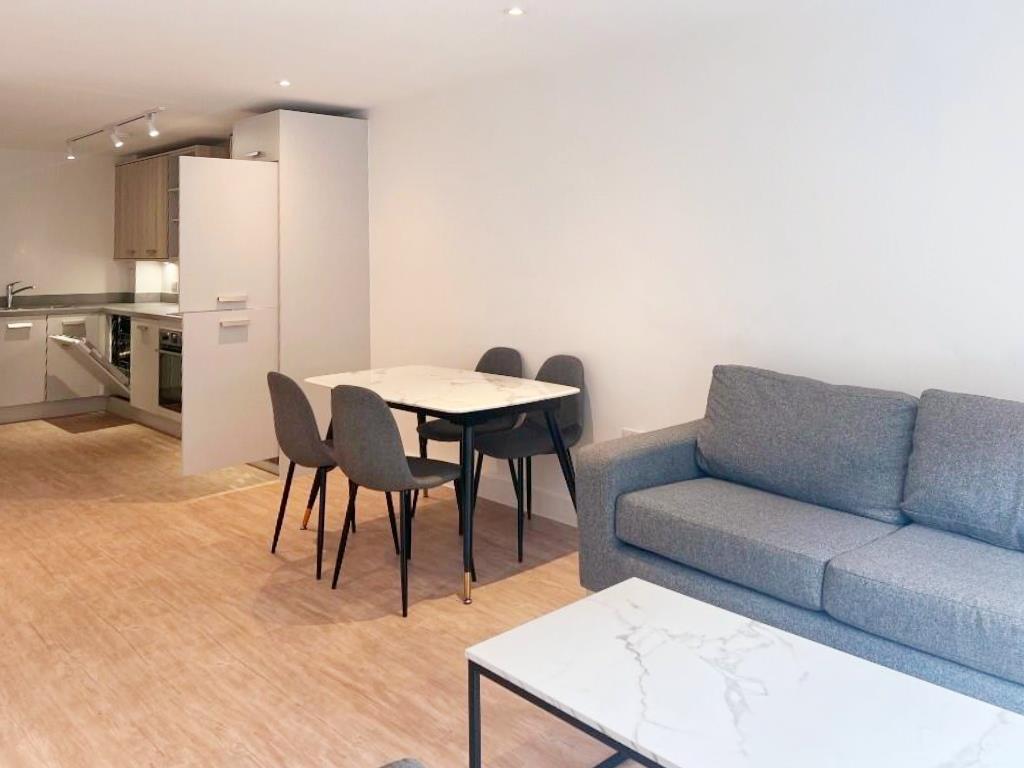 Apartment in Birmingham, West Midlands - View 3