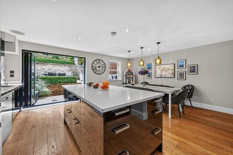5 bedroom townhouse for sale, Haines Court, Weybridge, KT13