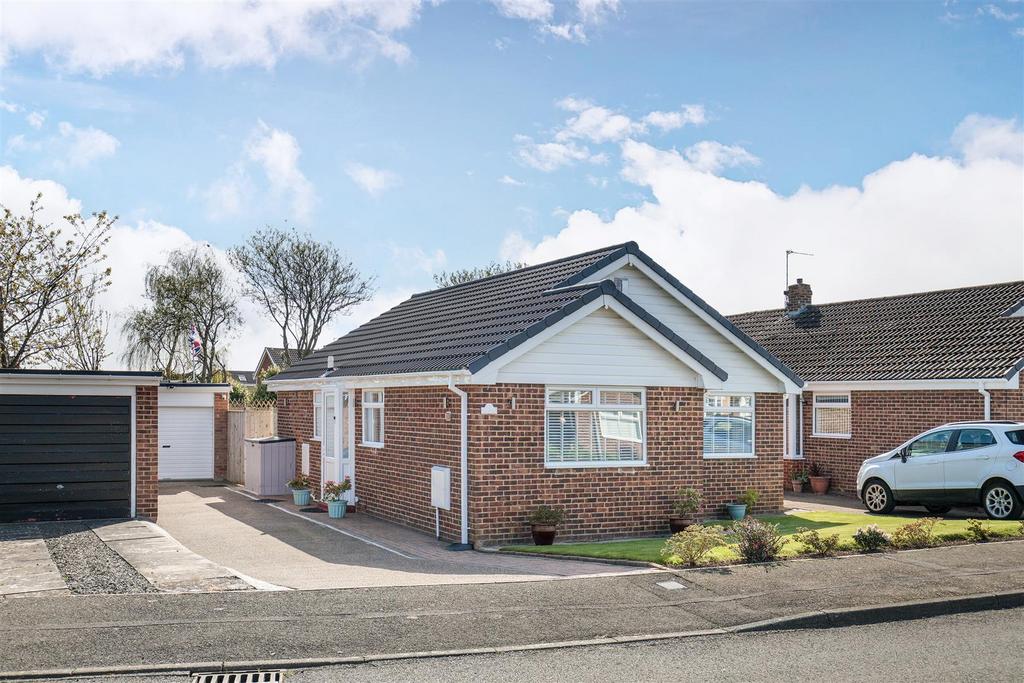 Detached house exterior, driveway, garage