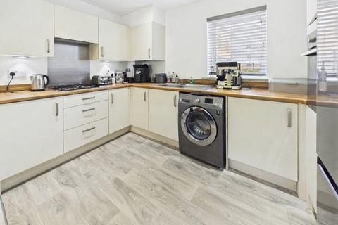 1 bedroom ground floor flat for sale, WELLS COURT, WELLS CLOSE, BORDON, GU35