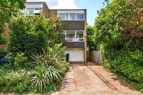 Kingswood Close, Surbiton, KT6