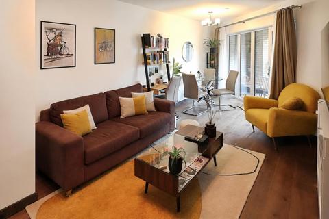 2 bedroom apartment to rent, Chiltern Court, Watford WD24