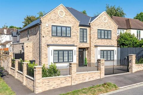 Honeypot Lane, Brentwood, Essex, CM14