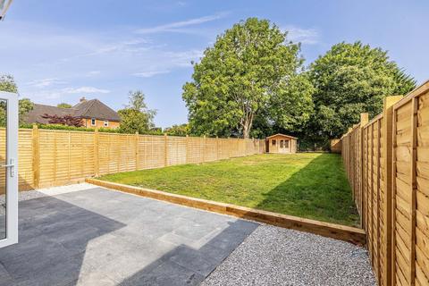 3 bedroom detached house for sale, Avenue Road, New Milton, Hampshire. BH25 5JP