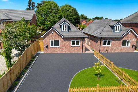 3 bedroom detached house for sale, Avenue Road, New Milton, Hampshire. BH25 5JP