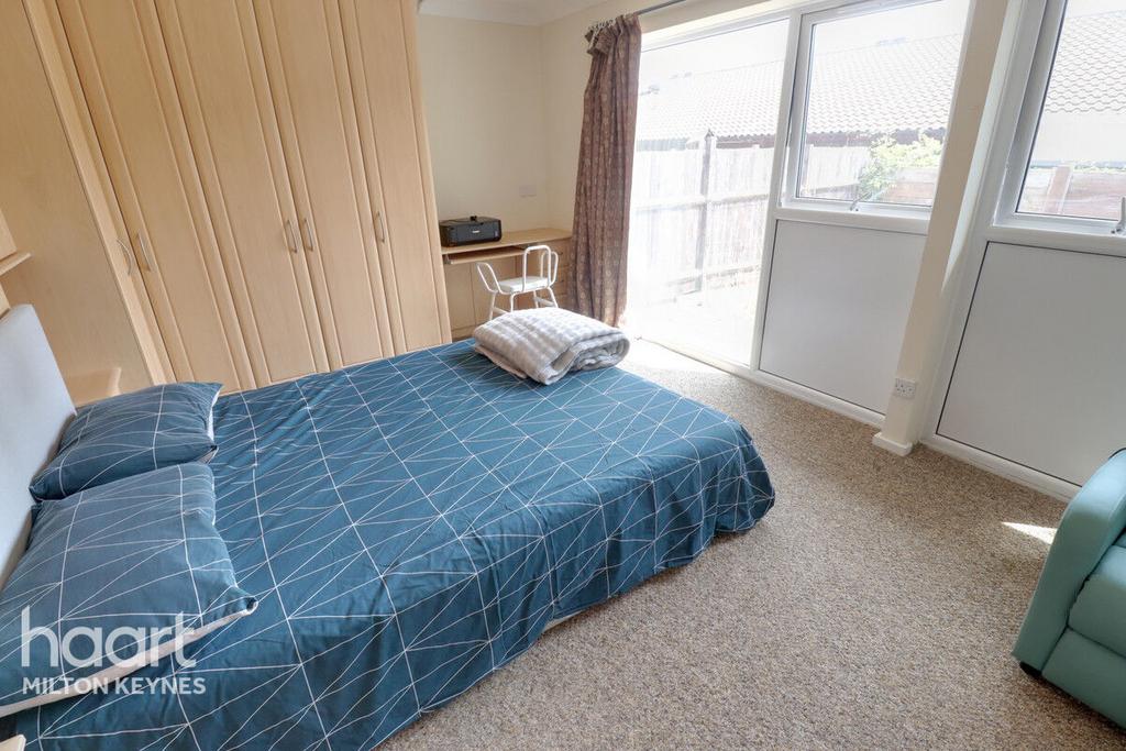 House in Milton Keynes, Coffee Hall, Woughton on the Green - View 5