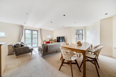 3 bedroom flat for sale, Lankhills Road, Winchester, Hampshire, SO23