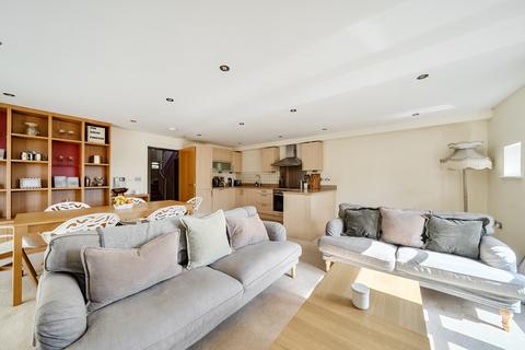 3 bedroom flat for sale, Lankhills Road, Winchester, Hampshire, SO23