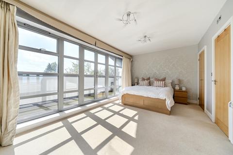 3 bedroom flat for sale, Lankhills Road, Winchester, Hampshire, SO23