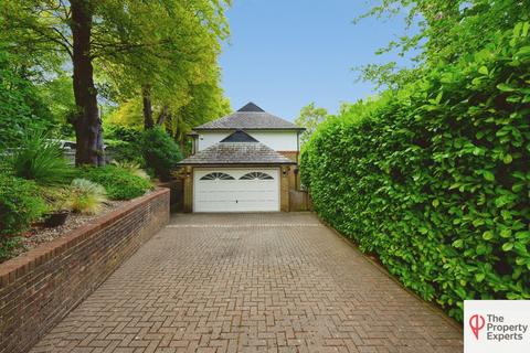 4 bedroom detached house for sale, Hermitage Road, Kenley, Surrey, CR8