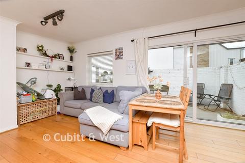 2 bedroom apartment for sale, Northcliffe Court, Croydon CR0