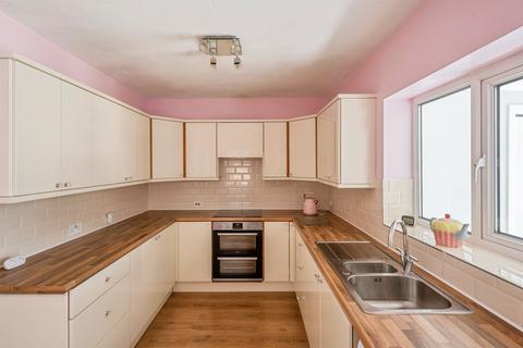 3 bedroom semi-detached house for sale, Milcroft Crescent, Hatfield, Doncaster