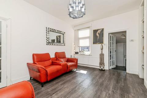 3 bedroom flat for sale, Rectory Place, Gateshead, NE8