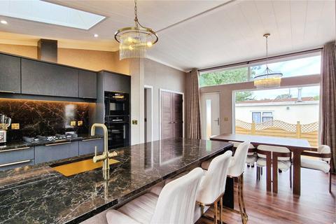 2 bedroom bungalow for sale, Hermitage Park, Bracknell RG42