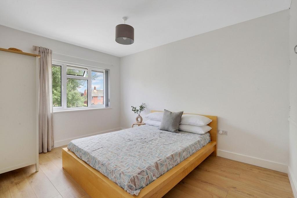 Apartment in Rushcliffe, Edwalton - More
