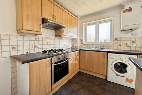3 bedroom semi-detached house to rent, Moore Close, Slough SL1