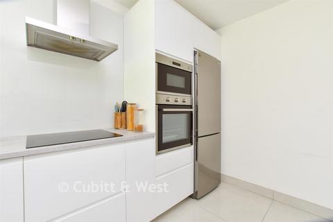 2 bedroom apartment for sale, Lynton Lodge, Sutton SM2