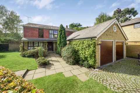 Ham Farm Road, Richmond, TW10