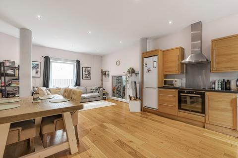 Crescent Lane, Clapham, London, SW4