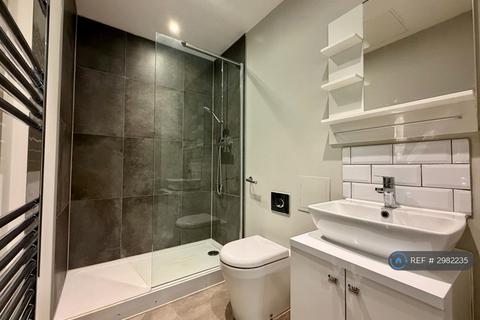 Studio to rent, Week Street, Maidstone, ME14