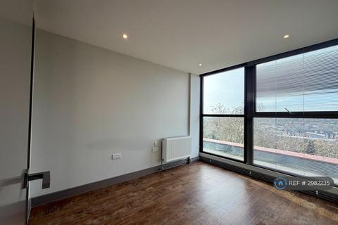 Studio to rent, Week Street, Maidstone, ME14