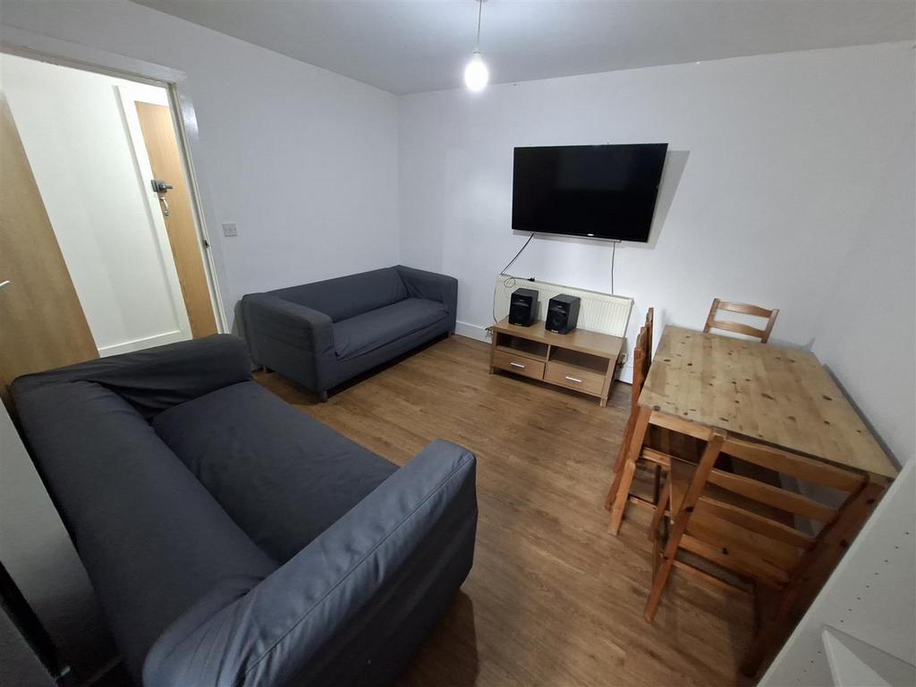House in Cardiff, Maindy, Cathays - View 2