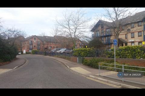 2 bed flat/apartment for rent in Essex Hall Road, Colchester, CO1