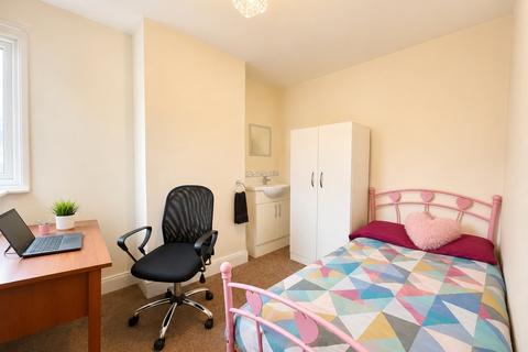 3 bedroom terraced house to rent, Edgehill Street, Reading, Berkshire, RG1