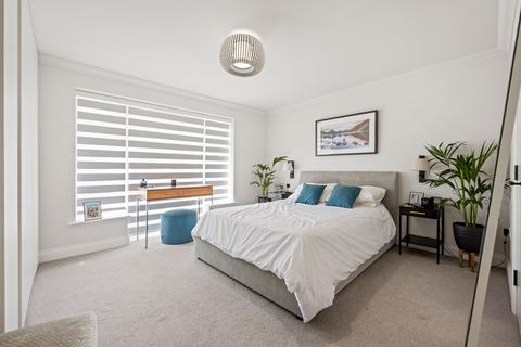 4 bedroom end of terrace house for sale, Birchwood Road, Poole BH14