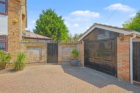 4 bedroom detached house for sale, Jubilee Road, Rayleigh SS6