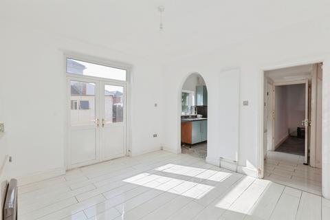 4 bedroom semi-detached house for sale, Kedleston Road, Leicester