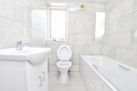 3 bedroom terraced house to rent, Tunmarsh Lane, London, E13