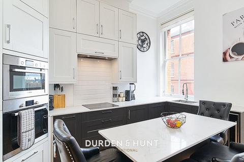 2 bedroom apartment for sale, Brandesbury Square, Devonshire House Brandesbury Square, IG8