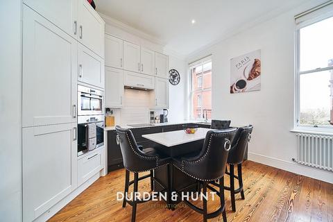 2 bedroom apartment for sale, Brandesbury Square, Devonshire House Brandesbury Square, IG8
