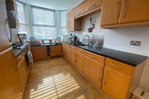 3 bedroom end of terrace house to rent, Moore Street, Northampton NN2