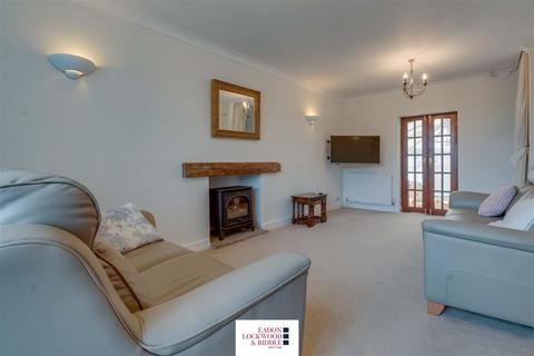 2 bedroom detached bungalow for sale, St. Albans Way, Wickersley, Rotherham