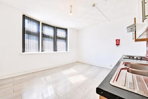 2 bedroom flat to rent, Commercial Street, Newport, NP20