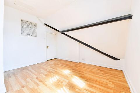 2 bedroom flat to rent, Commercial Street, Newport, NP20