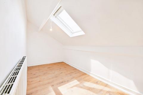 2 bedroom flat to rent, Commercial Street, Newport, NP20