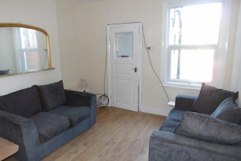 3 bedroom terraced house to rent, Charles Street West, Lincoln, LN1