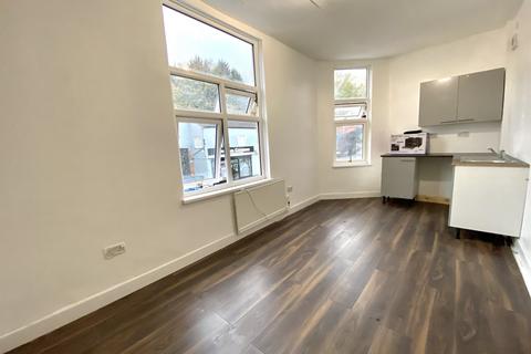 Studio to rent, Stratford Road, BIRMINGHAM, B11
